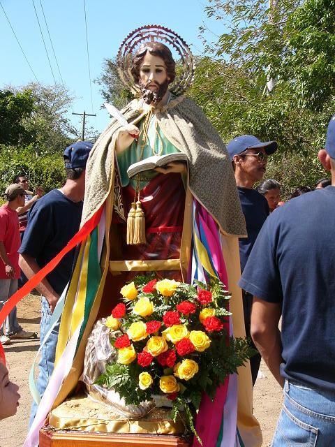 <br /><br />それぞれの町や村には守護聖人がいて<br />１年に一度お祭りがあるそうです。<br /><br />今日はサンマルコ、ディリアンバ、ヒノテペの<br />３つの町のお祭りだそうです。