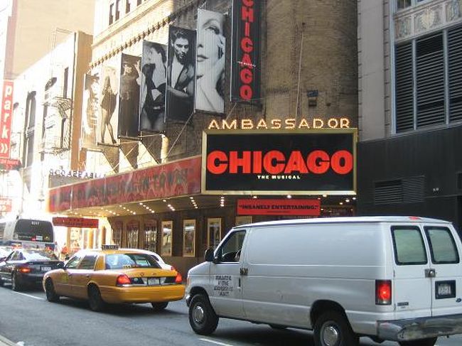 ミュージカル”シカゴ”<br />当日券をゲット！<br />半額かと思いきや、人気のミュージカルだったので、<br />２５％offの＄75.25 (8,800円）だった。<br /><br />思ったより小さな劇場。<br />でも、迫力満点。<br />本場のミュージカルに酔いしれた夜でした。<br />映画より数倍面白かったです。