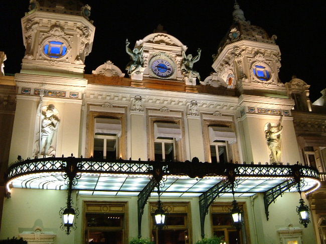 夜の「モンテ・カルロ」はまるでディズニーランド