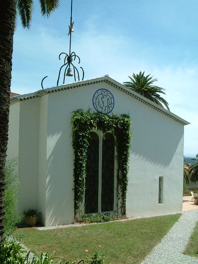 「バンス」のマチスの建てた「ロザリオの教会」の外観。残念ながらちょうど昼休みだったので外観のみ。