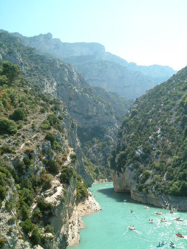 「フランスのグランド・キャニオン｣と呼ばれるヴェルドン渓谷の入り口。この手前は人造湖「サント・クロワ湖」