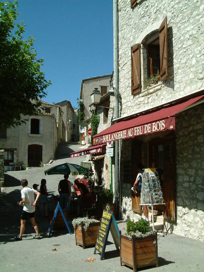 「トリガンス」の村。<br />どの村も観光化されてなく、静かなたたずまいを見せていました。