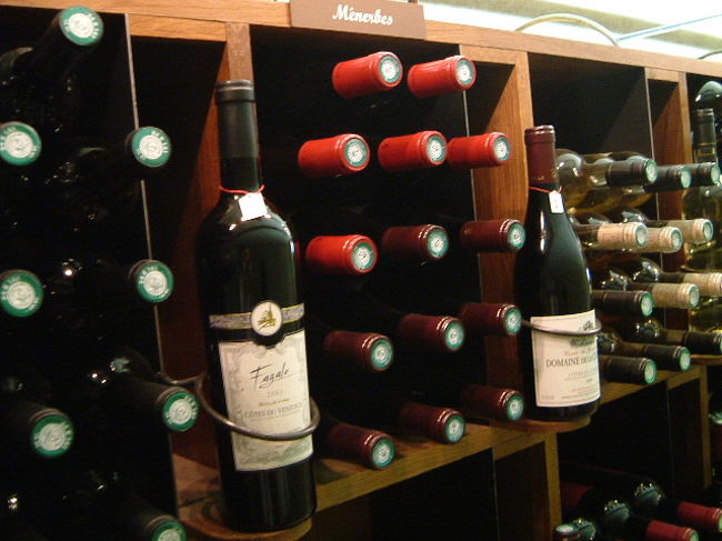 村の観光局（？）のワインセラーで、プロバンスのワインを唯一のお土産としました。