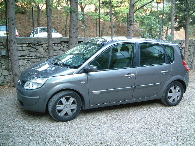 ルノーの「SCENIC」をかりました。走行距離1146KMでした。ガソリン（ディーゼル）は2回(合計83ユーロ、約12000円、約80L)入れただけでした。お疲れ様