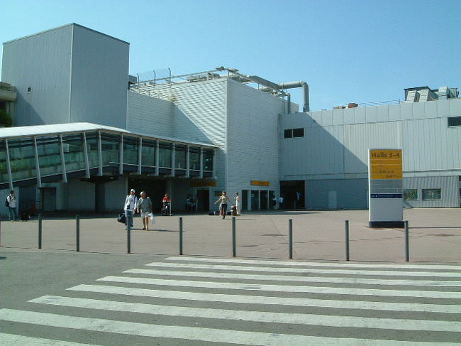 マルセイユ・プロバンス空港で返却です。