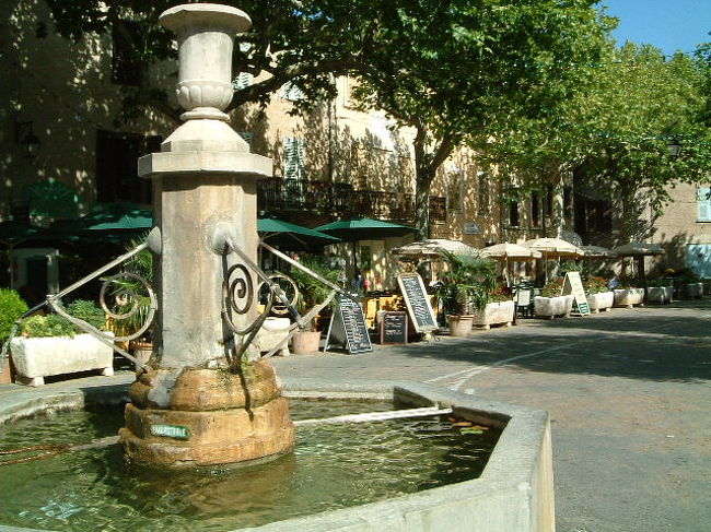 「美しい村」トゥール・トゥールの落ち着いた風景です。