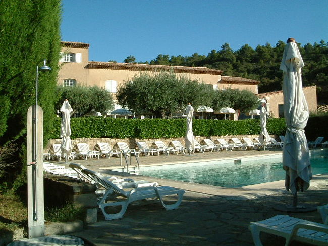 モワサック・ベルビューの村の麓の家庭的なホテル「バスティード・デュ・カラル」に3,4泊目