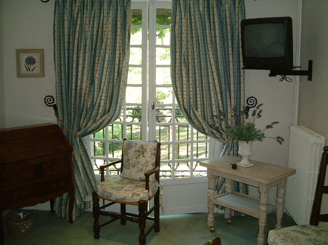 お部屋はとてもかわいらしい雰囲気でした。