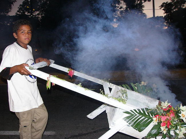 <br /><br /><br />お香をたいている花車