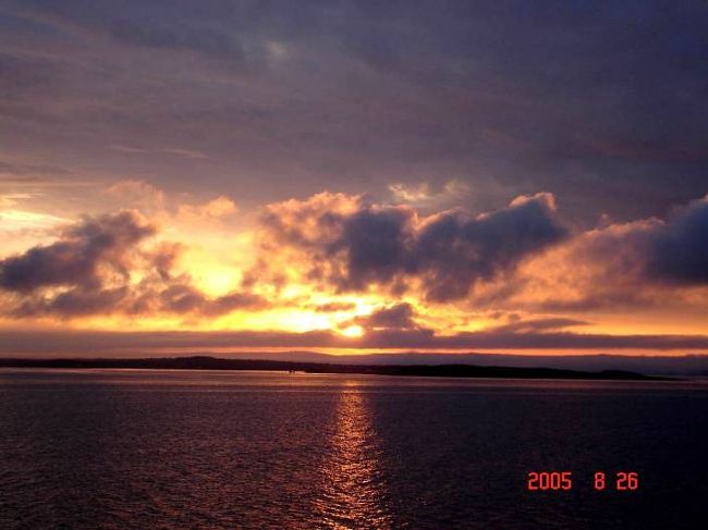 コペンハーゲン〜オスロ、１６時間のＤＦＤＳ　ＳＥＡＷＡＹＳでの夜明けを迎えた。もうオスロ湾に入っているか。2005.8.26