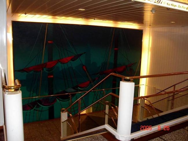 ＤＦＤＳ　ＳＥＡＷＡＹＳでの夜明けを迎えた。まだ人の通らない階段室。2005.8.26