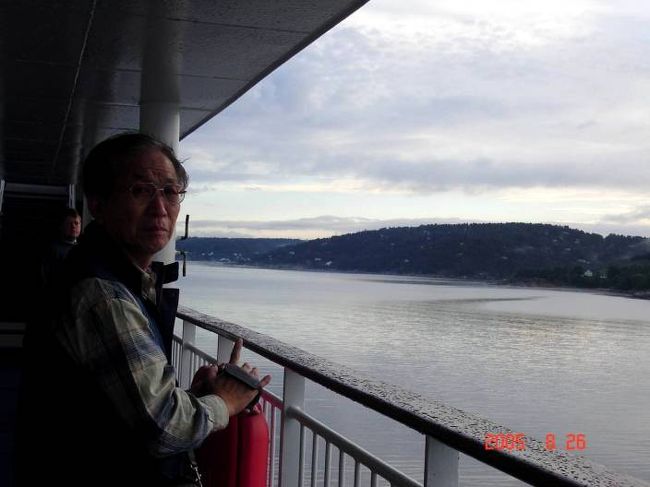 ＤＦＤＳ　ＳＥＡＷＡＹＳはオスロ湾の景観をぬって進行中。左右の美しい景色が楽しませてくれる2005.8.26。