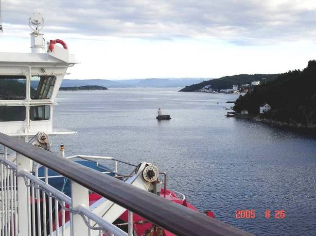 ＤＦＤＳ　ＳＥＡＷＡＹＳはオスロ湾朝の景観をぬって進行中。左右の美しい景色が楽しませてくれる2005.8.26。