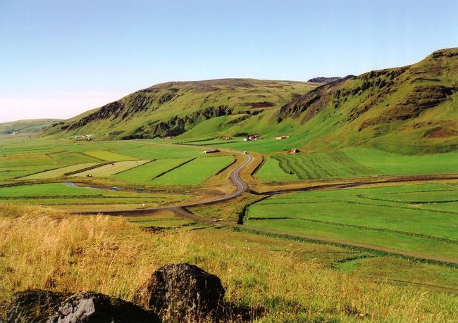 途中のパーキング（といっても”Ｐ”と書いた看板が立ってて、若干のスペースがあるだけ）で車をとめて休憩。<br />ほんと、大自然☆