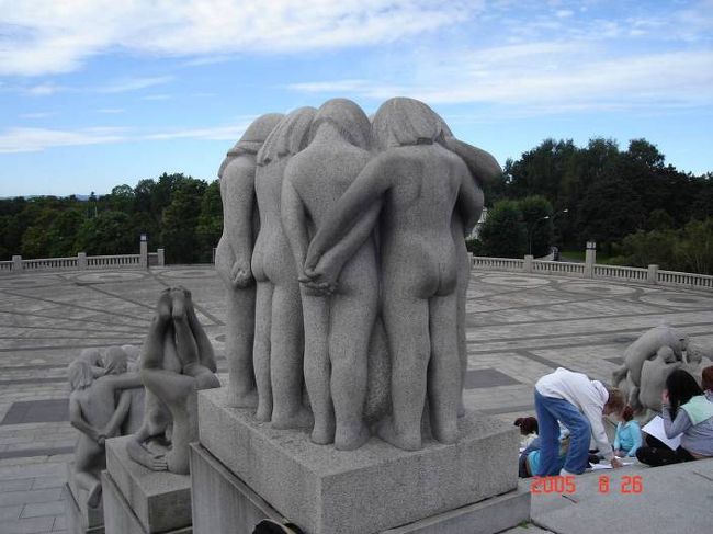 オスロ：フログネル公園のダスタヴ・ヴィラーゲン作の彫刻の数々。2005.8.26