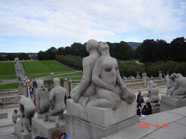 オスロ：フログネル公園のダスタヴ・ヴィラーゲン作の彫刻の数々。2005.8.26