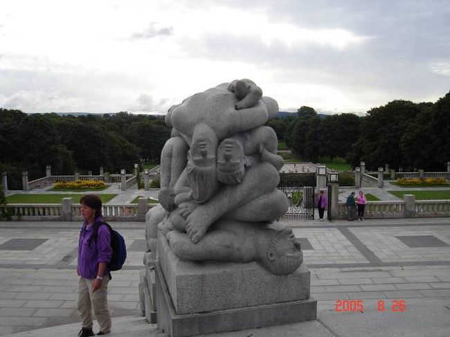オスロ：フログネル公園のダスタヴ・ヴィラーゲン作の彫刻の数々。2005.8.26 