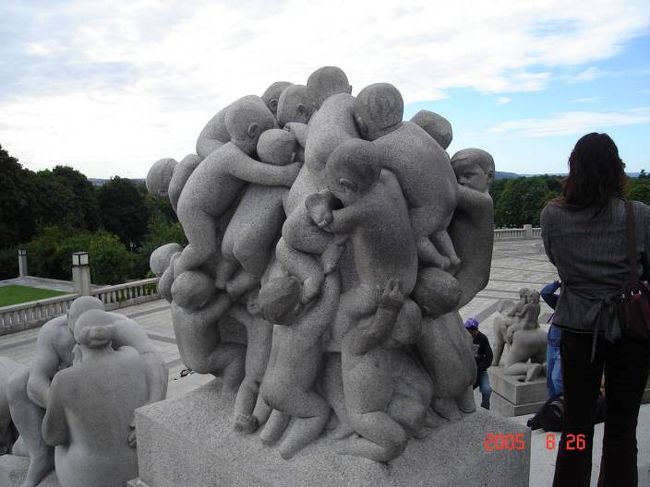 オスロ：フログネル公園のダスタヴ・ヴィラーゲン作の彫刻の数々。2005.8.26 