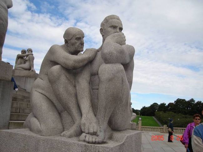 オスロ：フログネル公園のダスタヴ・ヴィラーゲン作の彫刻の数々。2005.8.26 