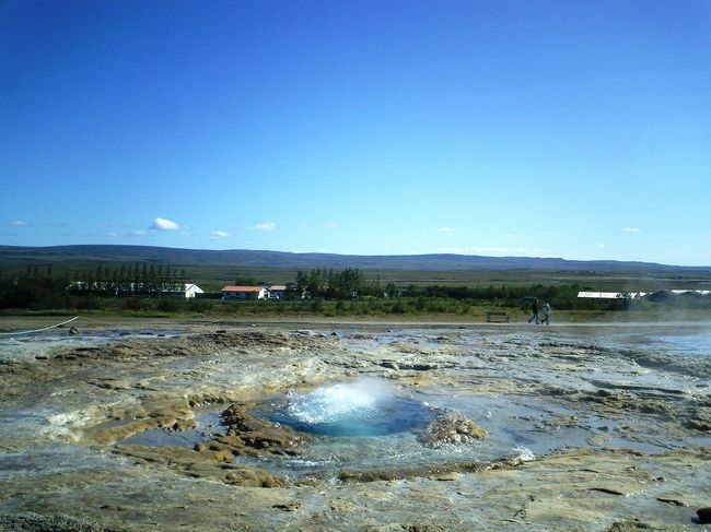 ＳＴＯＫＫＵＲの噴出す瞬間をご覧下さい。<br /><br />?モリッと真っ青で美しいお湯が盛り上がる。<br />