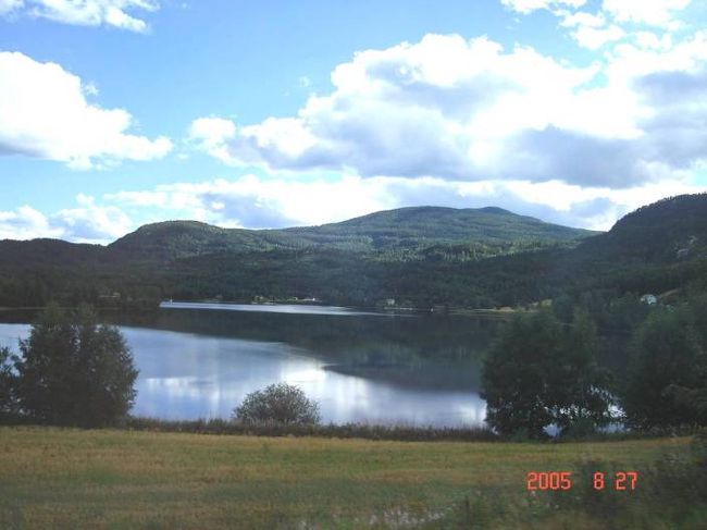 オスロ〜ソグネフィヨルド地区のフロムに向けて、３３０ｋｍのバスドライブの途中車窓より。2005.8.26 