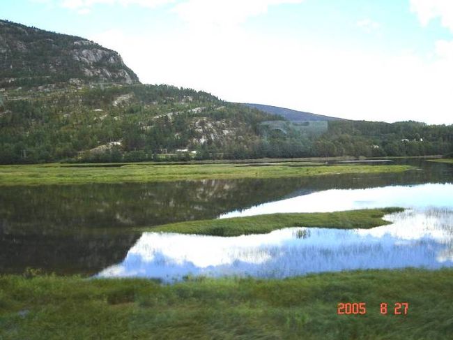 オスロ〜ソグネフィヨルド地区のフロムに向けて、３３０ｋｍのバスドライブの途中車窓より。2005.8.26 