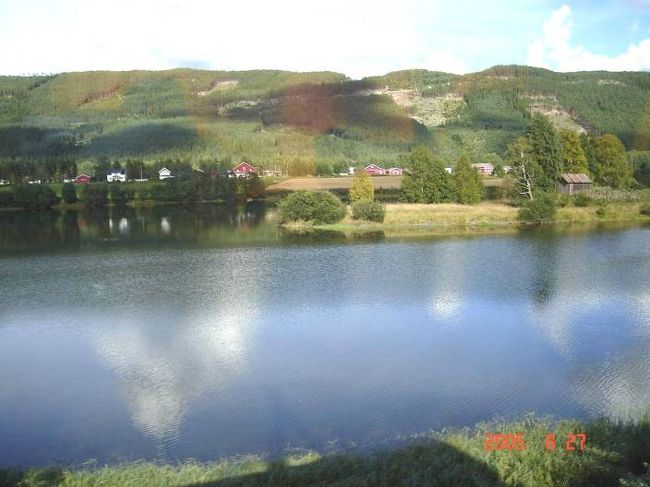 オスロ〜ソグネフィヨルド地区のフロムに向けて、３３０ｋｍのバスドライブの途中で車窓より。2005.8.26 