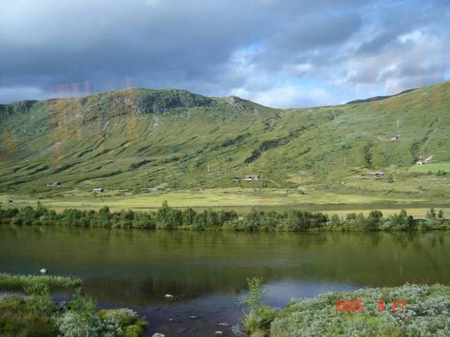 オスロ〜ソグネフィヨルド地区のフロムに向けて、３３０ｋｍのバスドライブの途中で車窓より。2005.8.26 