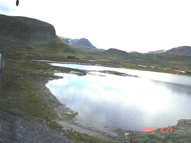 オスロ〜ソグネフィヨルド地区のフロムに向けて、３３０ｋｍのバスドライブの途中で車窓より。2005.8.26 