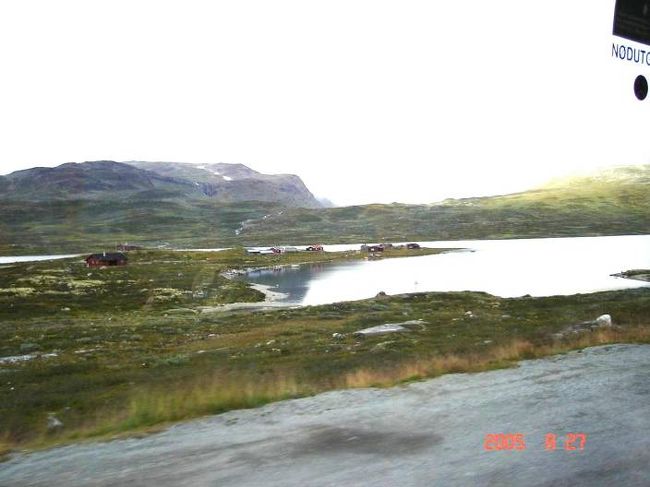 オスロ〜ソグネフィヨルド地区のフロムに向けて、３３０ｋｍのバスドライブの途中で車窓より。2005.8.26 