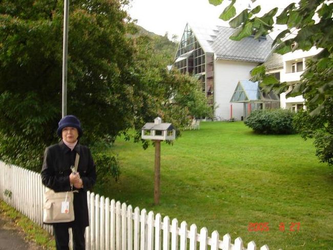 フロムからグッドバンゲンに向けバス乗車前。2005.8.27