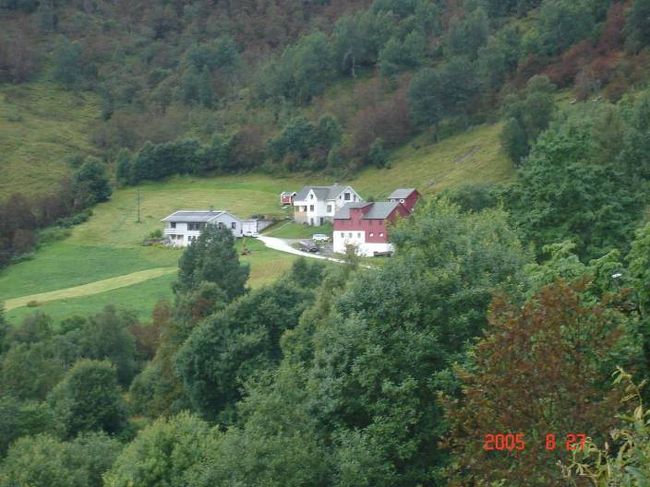 フロムからグッドバンゲン途中スタルハイムホテルにて小休止時の展望台と反対側の景観。2005.8.27