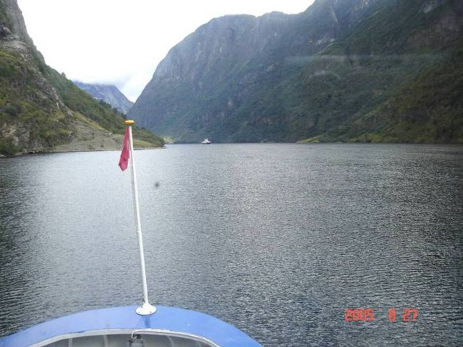 １１：３０ソグネフィヨルド・クルーズ出航する。2005.8.27