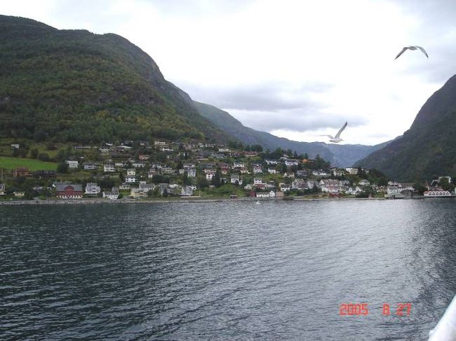 ソグネフィヨルド：グッドバンゲン〜フロム２時間のクルーズ･･･左右の変化する景観を満喫。2005.8.27