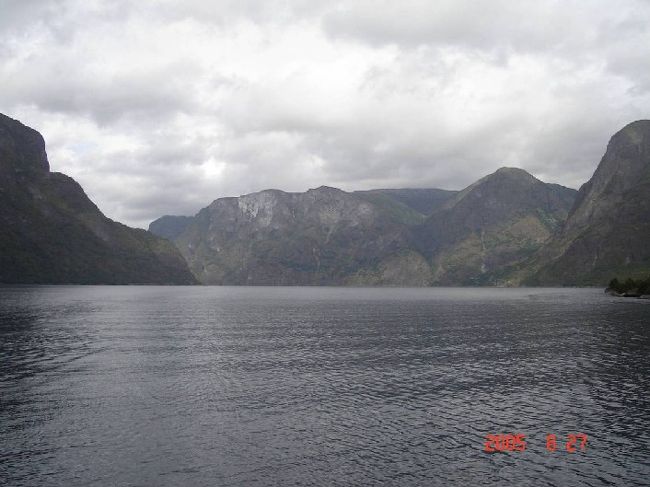 ソグネフィヨルド：グッドバンゲン〜フロム２時間のクルーズ･･･左右の変化する景観を満喫。2005.8.27
