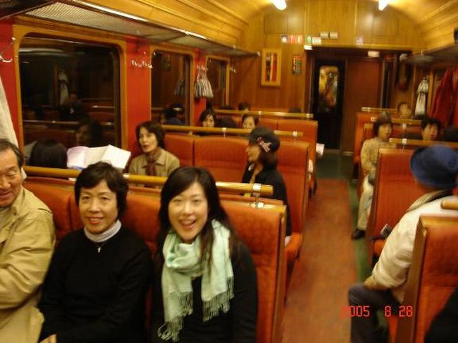 フロム→ミルダールに向け山岳鉄道車内にて。2005.8.27