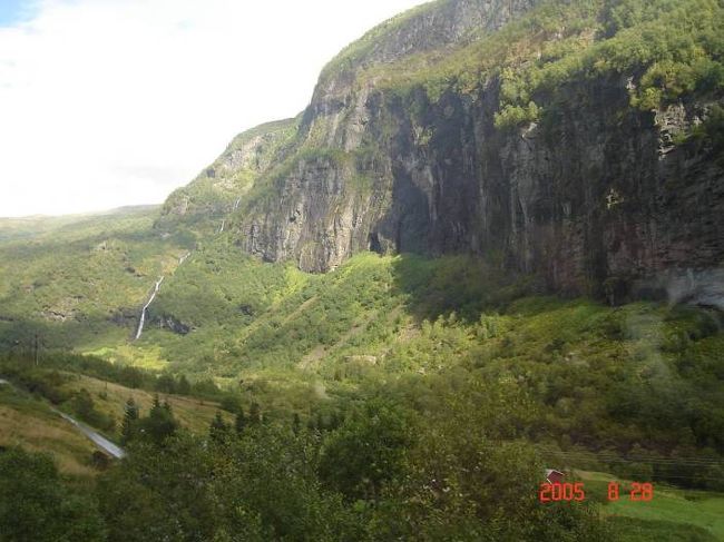 フロム→ミルダールに向け山岳鉄道車窓。2005.8.27