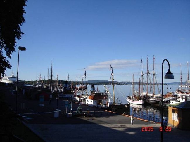 オスロにて帰国日の早朝、自主散策に出発。ハーバーへ。2005.8.28 