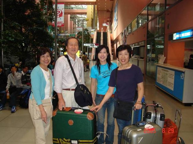 関空に到着し入国完了。八尾さんご一家ともお別れ。2005.8.29
