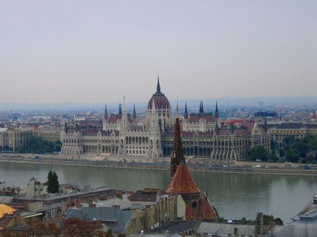 漁夫の砦から見たハンガリー国会議事堂<br /><br />Orsz&amp;aacute;gh&amp;aacute;z (Paliament), seen from Hal&amp;aacute;szb&amp;aacute;stya