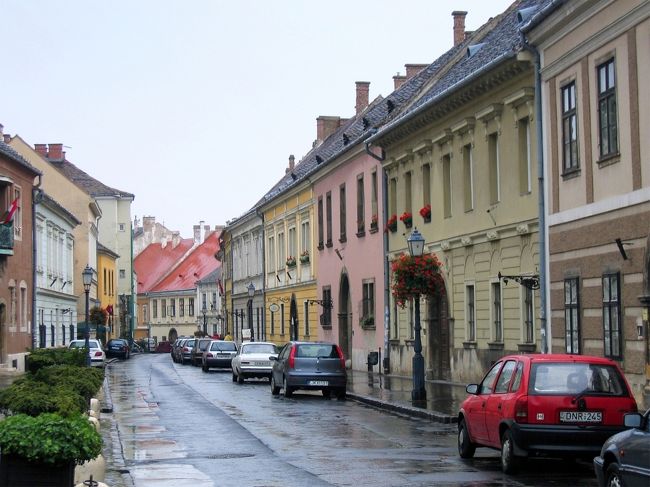 王宮の丘の通りの１つ、マーチャーシュ教会の近く<br /><br />A street on V&amp;aacute;rhegy (Castle Hill), near M&amp;aacute;ty&amp;aacute;s templom<br />