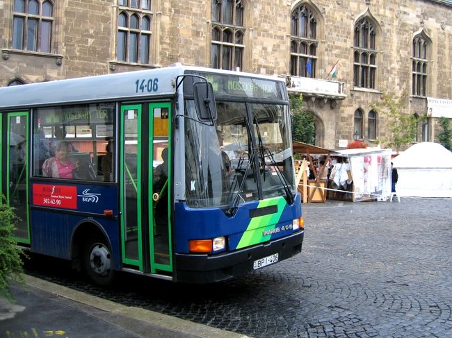 王宮の丘から、地下鉄の駅があるモスクバ広場へ行くバス<br /><br />A bus going from V&amp;aacute;rhegy to Moszkva t&amp;eacute;r, where there is a metro station