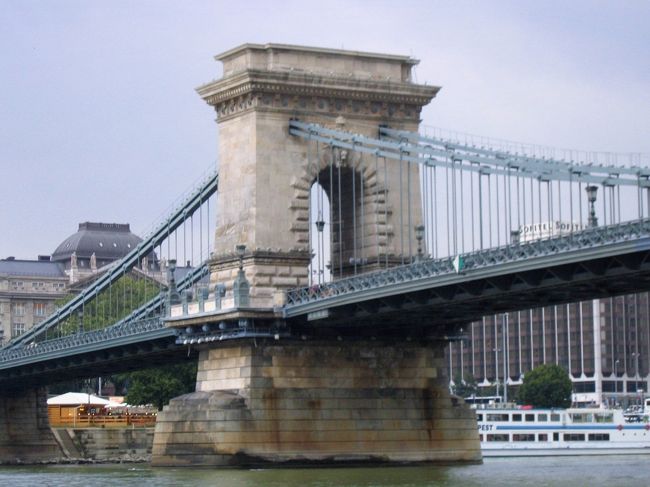 遊覧船から見たくさり橋<br /><br />Sz&amp;eacute;chenyi L&amp;aacute;nch&amp;iacute;d, seen from the tour boat