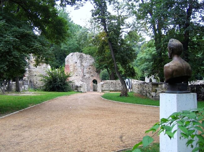 聖マルギットのドミニコ会修道院の跡<br /><br />The ruins of the Dominican convent of Szent Margit (St Margaret)