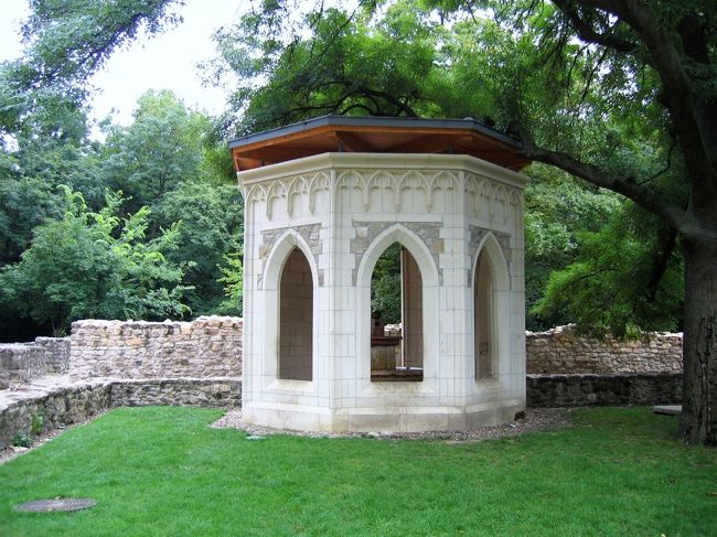 聖マルギットのドミニコ会修道院の跡<br /><br />The ruins of the Dominican convent of Szent Margit