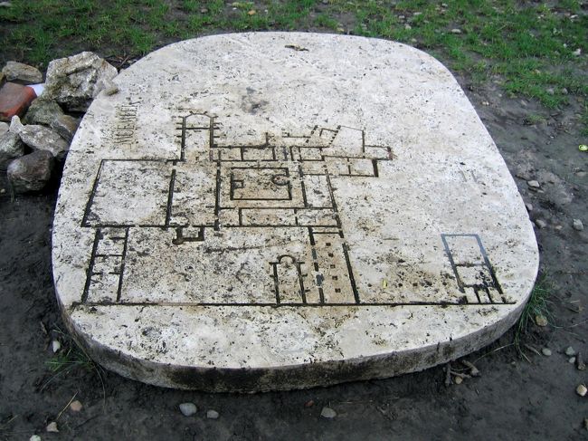 石の上に描かれた聖マルギットのドミニコ会修道院の間取図<br /><br />The floor plan of the Dominican convent of Szent Margit drawn on the stone