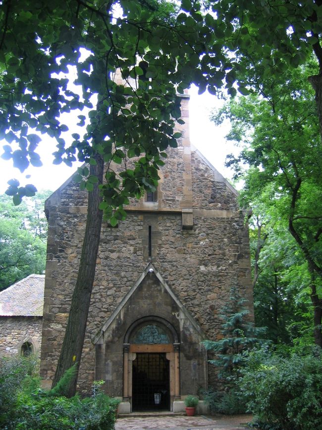 マルギット島の教会<br /><br />A church in Margitsziget