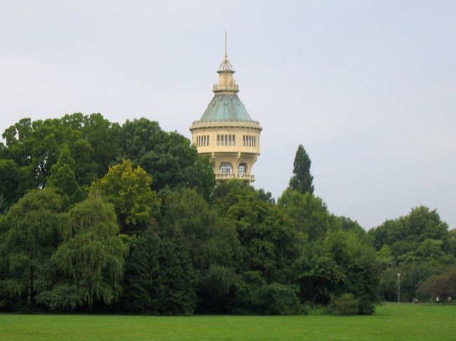 マルギット島の給水塔<br /><br />The water tower of Margitsziget
