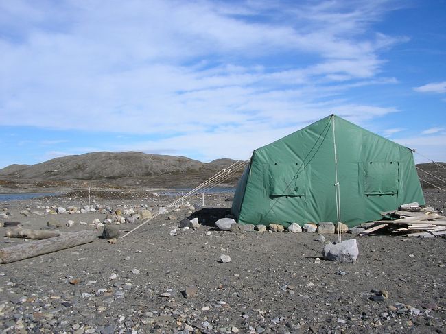 昨夜泊まったテントを片づけベースになるテントのみに。