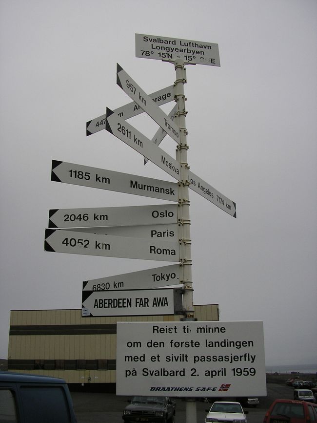 東京まで6830kmですがローマまでも4052kmあります。どこからでも遠いところなんですね。